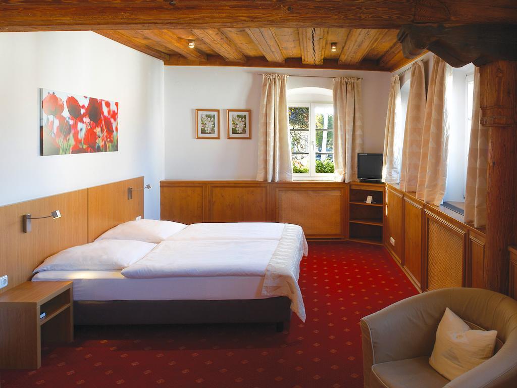 Landgasthof und Hotel Weisser Löwe Eckental Zimmer foto